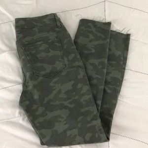 Old Navy Rockstar Super Skinny Camo ankle jeans